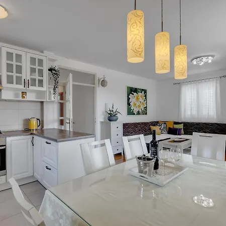 Pine Fine With Free Parking 公寓 马卡尔斯卡