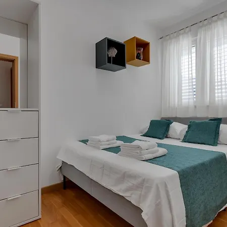 Pine Fine With Free Parking 马卡尔斯卡