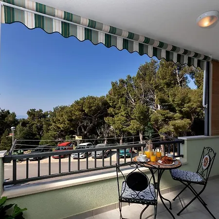 Pine Fine With Free Parking 马卡尔斯卡