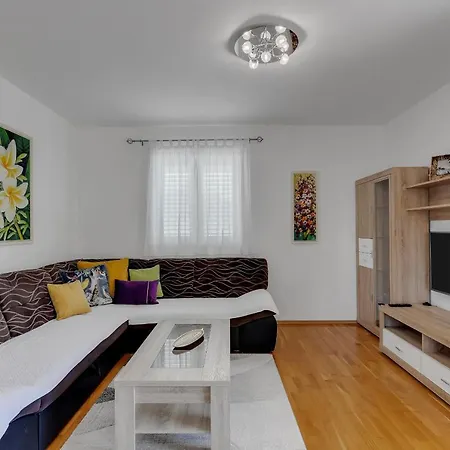 Pine Fine With Free Parking 公寓 马卡尔斯卡