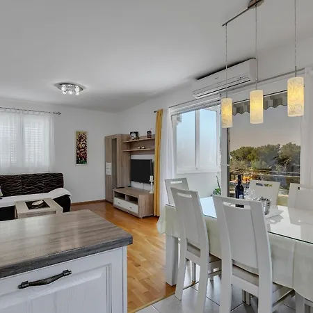 Pine Fine With Free Parking * 马卡尔斯卡