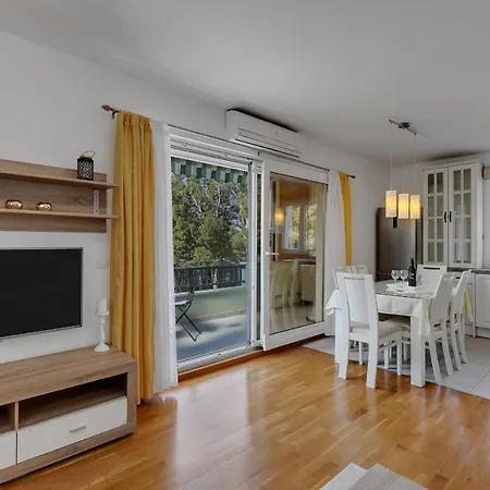 Pine Fine With Free Parking